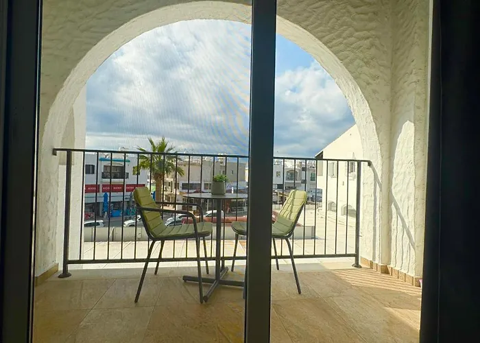 Rimini Balcony - Steps From The Sea Daire Pafos