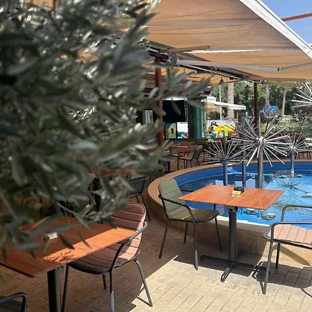 아파트 Rimini Balcony - Steps From The Sea 파포스