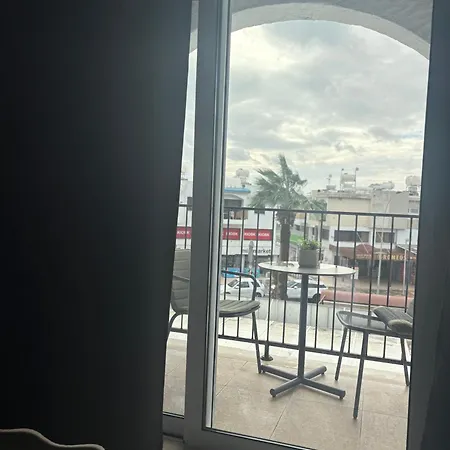 아파트 Rimini Balcony - Steps From The Sea *