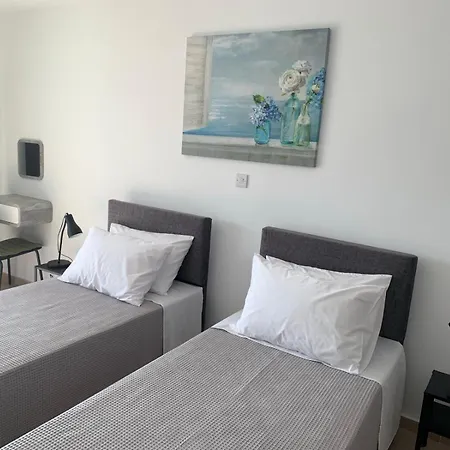 Rimini Balcony - Steps From The Sea Апартаменты Пафос