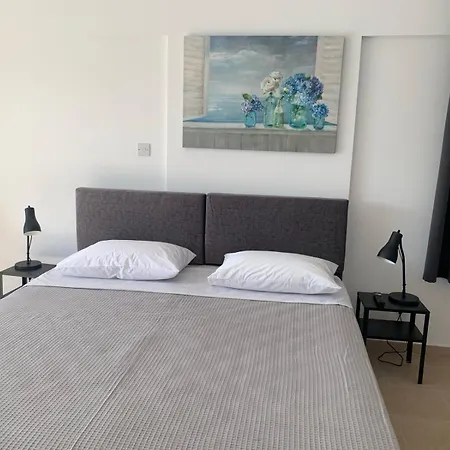 Rimini Balcony - Steps From The Sea * Paphos