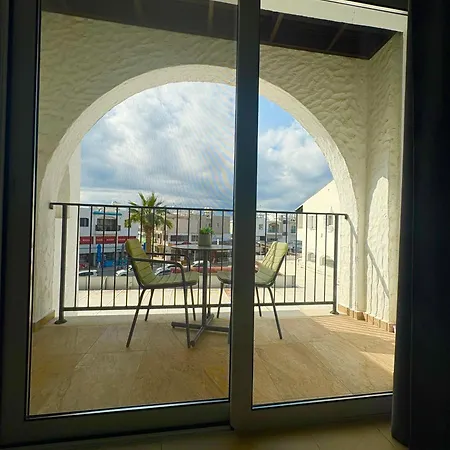 Rimini Balcony - Steps From The Sea Апартаменты Пафос