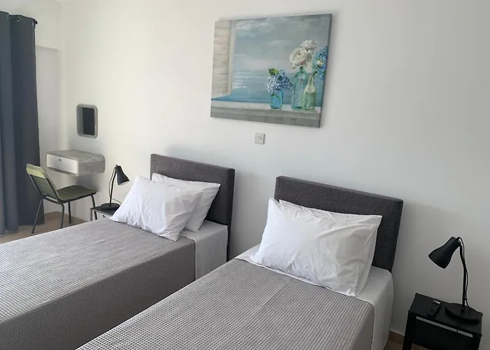 Rimini Balcony - Steps From The Sea Apartman Paphos