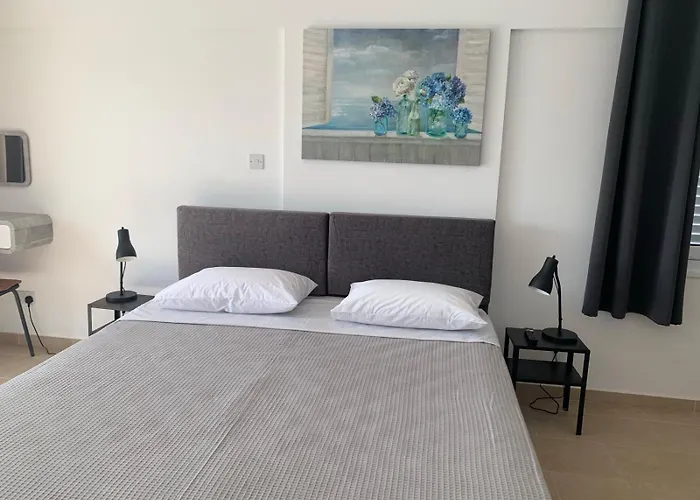 Rimini Balcony - Steps From The Sea * Paphos