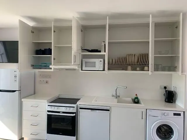 Rimini Balcony - Steps From The Sea * Pafos